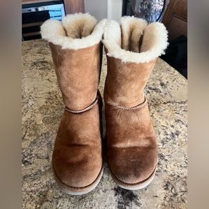 Authentic UGG Bailey Bow chestnut size 8 boots